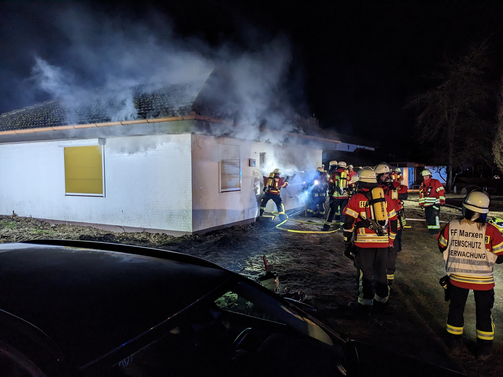 Freiwillige Feuerwehren Proben Ernstfall Im Marxener Gemeindebüro ...